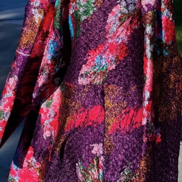 Stunning Open Jacket - Picture 2 of 3